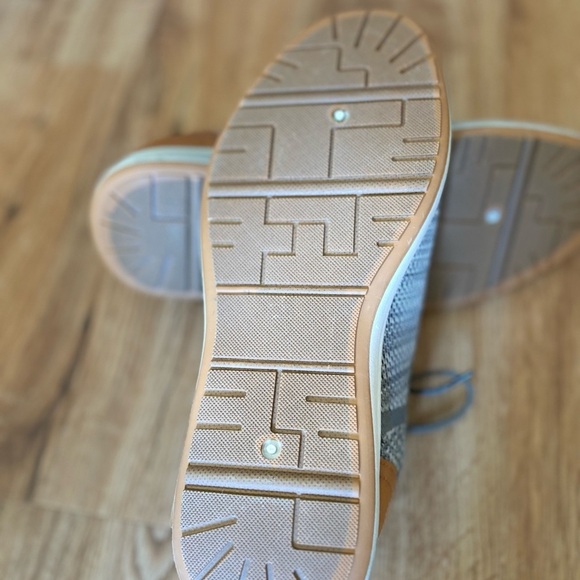 GH Bass &Co Gray Knit Sneakers with Tan Accents  new. - Picture 3 of 5